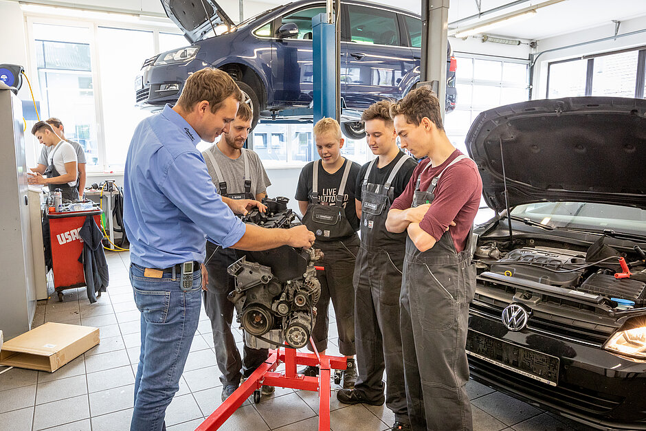 Auto_Lindner_Ausbildungswerkstatt_gr_-5.jpg